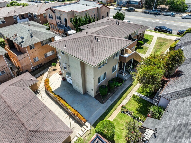 6006 Overhill Dr, Los Angeles, CA à vendre - Photo du bâtiment - Image 2 de 6