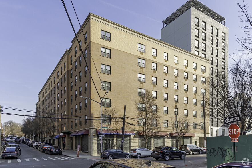 488 E 164th St, Bronx, NY for lease - Primary Photo - Image 1 of 5