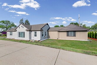 3236 Rochester Rd, Troy, MI for lease Building Photo- Image 2 of 15