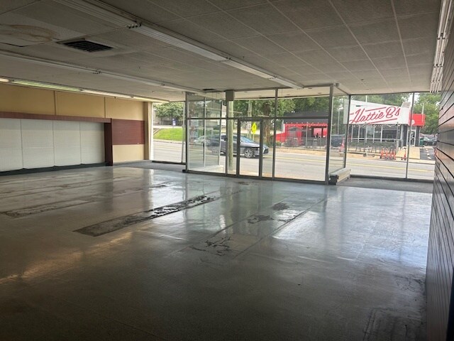 5208 Charlotte Pike, Nashville, TN à louer - Photo intérieure - Image 3 de 6