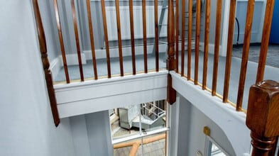 Faulkner's Aly, London for lease Interior Photo- Image 2 of 11