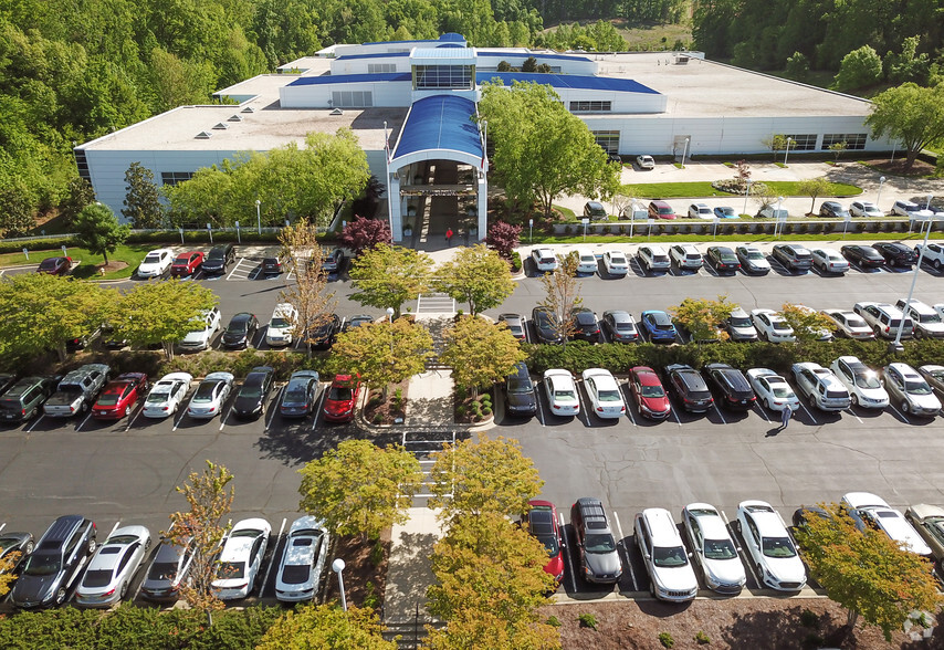 10200 David Taylor Dr, Charlotte, NC for lease - Primary Photo - Image 1 of 7