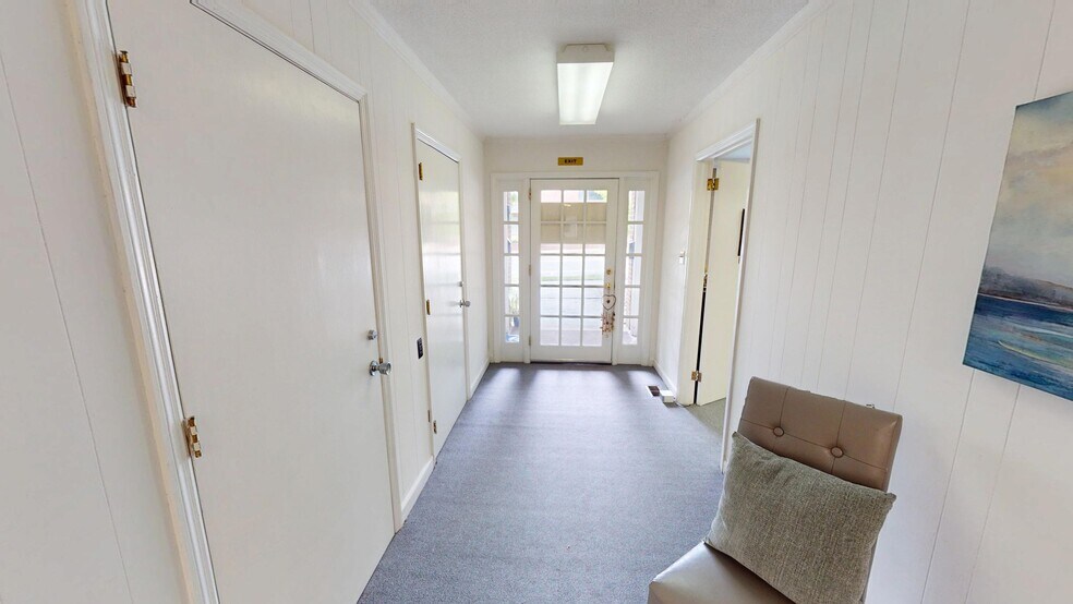 230 W Pennsylvania Ave, Southern Pines, NC à vendre - Photo du bâtiment - Image 2 de 6
