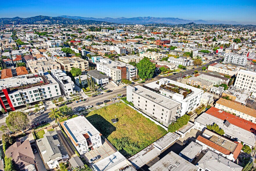 4820 Oakwood Ave, Los Angeles, CA à vendre - Photo du bâtiment - Image 3 de 6
