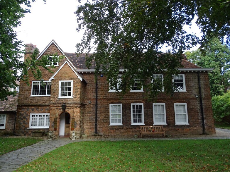 4 Southdown Rd, Harpenden à louer - Photo du bâtiment - Image 1 de 9