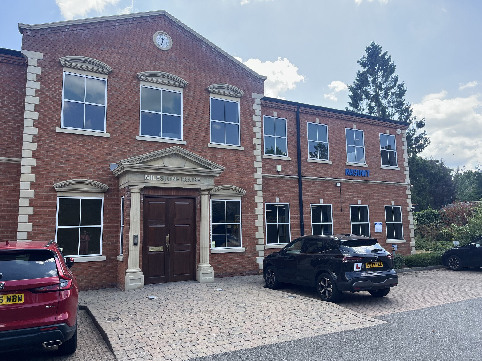 Portsmouth Rd, Send à louer Photo du bâtiment- Image 1 de 5