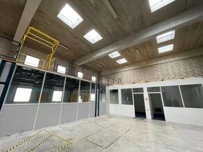 Flex in Vitry-sur-Seine for lease Interior Photo- Image 1 of 3