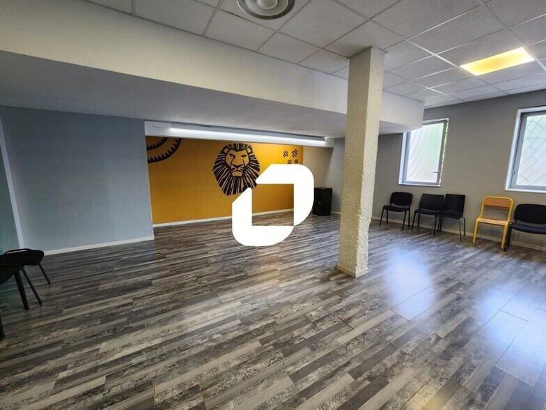 Office in Créteil for lease - Interior Photo - Image 2 of 13