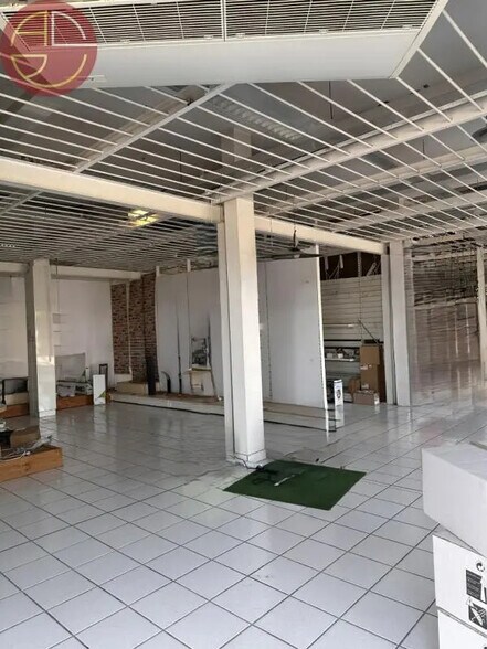 Retail in Portet-sur-Garonne for lease - Interior Photo - Image 3 of 7