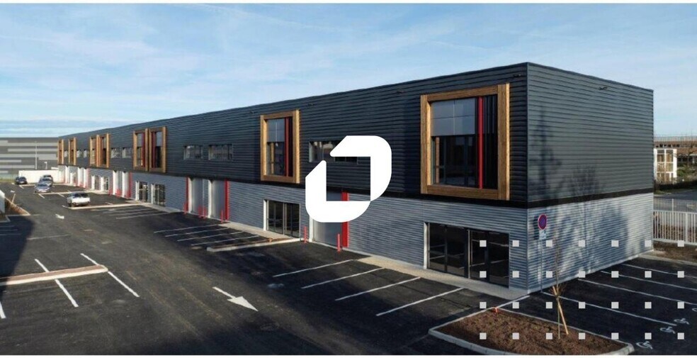 Flex in Saint-Quentin-Fallavier for lease - Building Photo - Image 2 of 14