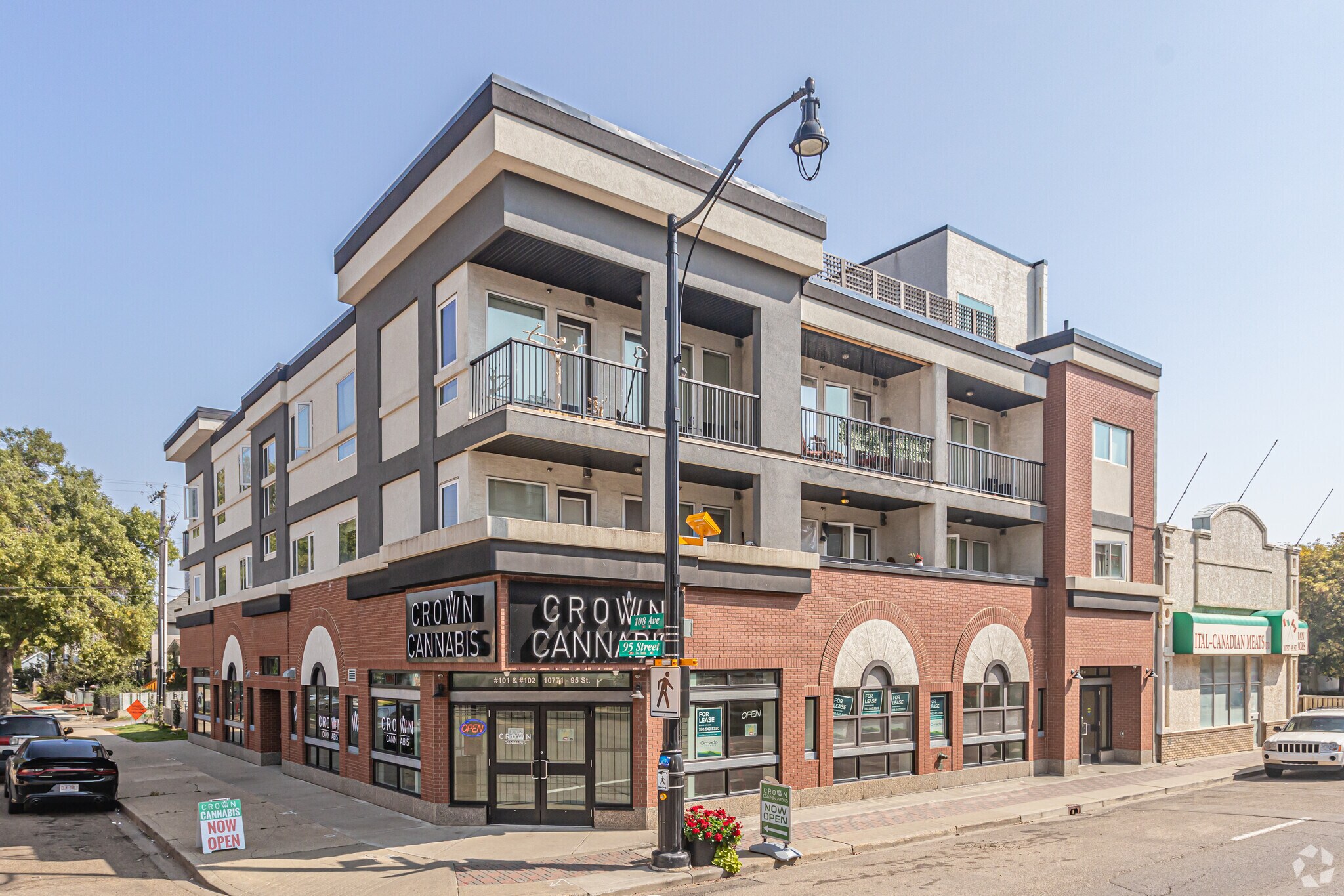 10767 95th St NW, Edmonton, AB à vendre Photo principale- Image 1 de 1