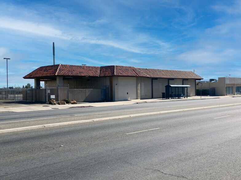 921 E Palmdale Blvd, Palmdale, CA à vendre - Photo du bâtiment - Image 1 de 7