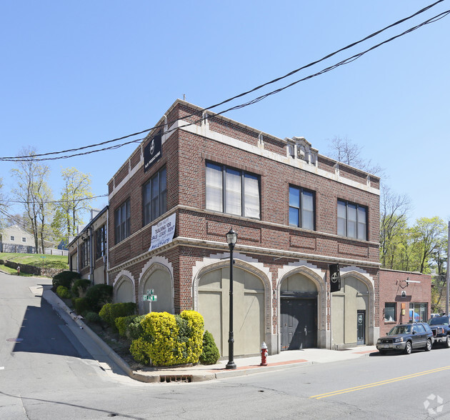 111-113 Glen St, Glen Cove, NY à vendre - Photo principale - Image 1 de 1