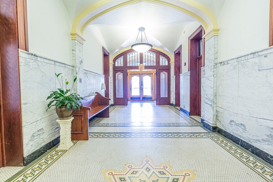 429 E Vermont St, Indianapolis, IN à louer - Photo intérieure - Image 3 de 21