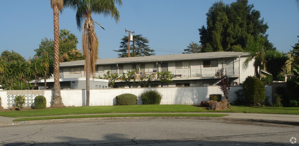 445 W Front St, Covina, CA à vendre - Photo du bâtiment - Image 2 de 4