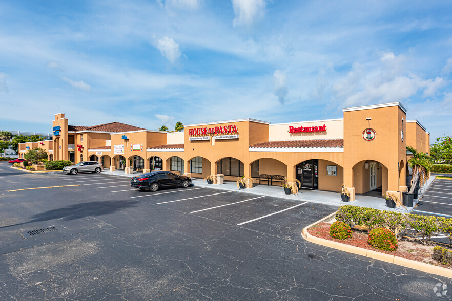 7050 Winkler Rd, Fort Myers, FL for lease - Building Photo - Image 1 of 3