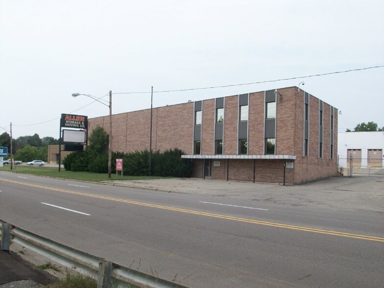 976 Wood Street portfolio of 2 properties for sale on LoopNet.ca - Building Photo - Image 2 of 3