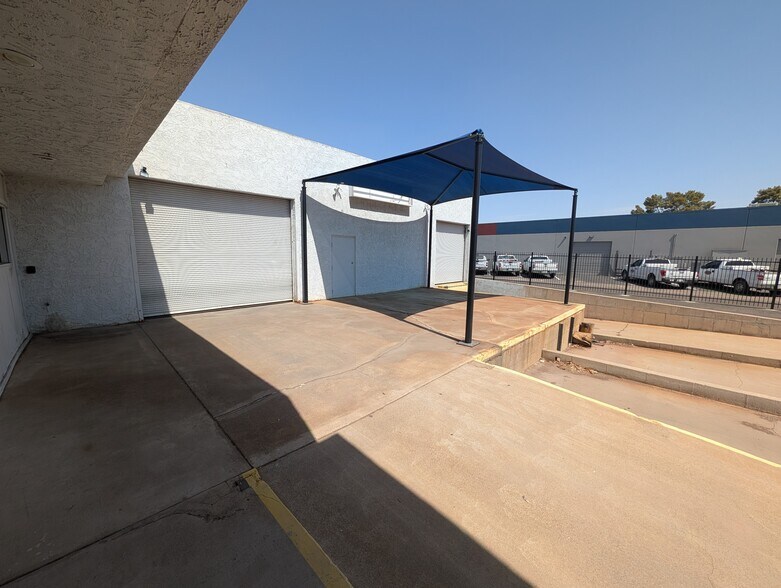 2430 S 20th St, Phoenix, AZ à vendre - Photo du bâtiment - Image 2 de 12