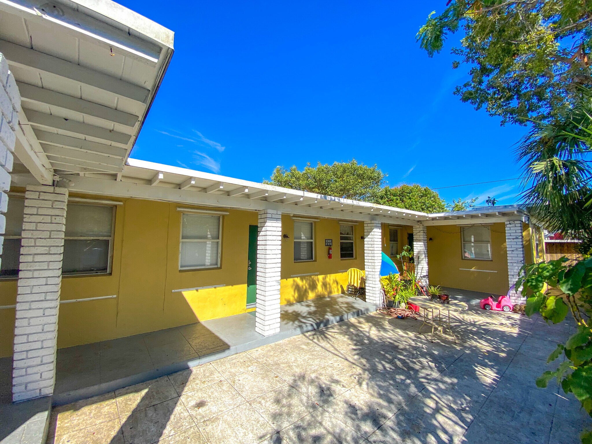 527 48th St, West Palm Beach, FL à vendre Photo principale- Image 1 de 8