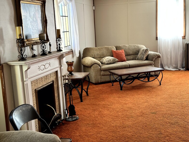 8700 S Emerald Ave, Chicago, IL for sale - Interior Photo - Image 3 of 7