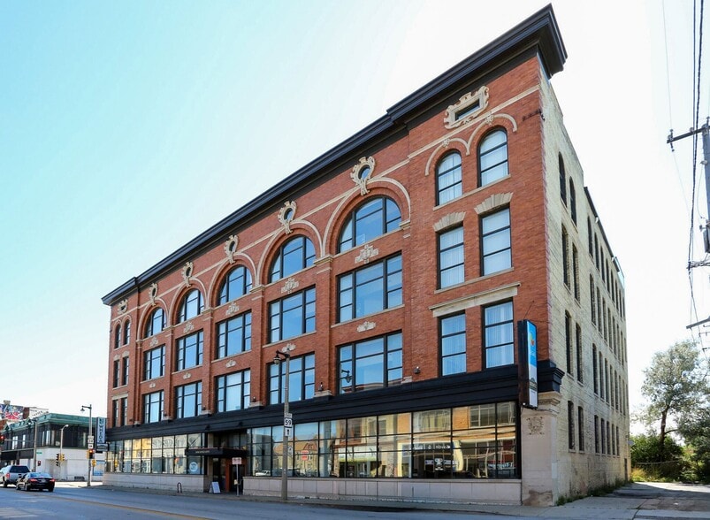 611 W National Ave, Milwaukee, WI à louer - Photo du bâtiment - Image 1 de 12