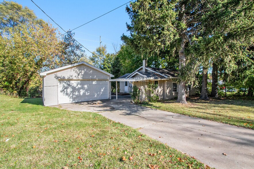 1005 E Front St, Buchanan, MI à vendre - Photo du bâtiment - Image 3 de 16