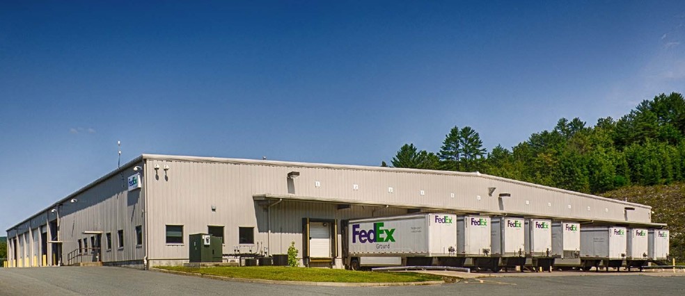 883 Industrial Park Rd, Littleton, NH for sale - Primary Photo - Image 1 of 15