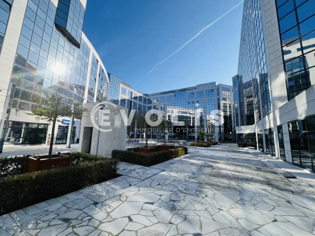 9-10 Porte De Neuilly, Noisy-le-Grand for lease Building Photo- Image 1 of 15