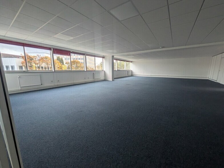 Office in Rouen for sale - Building Photo - Image 2 of 5