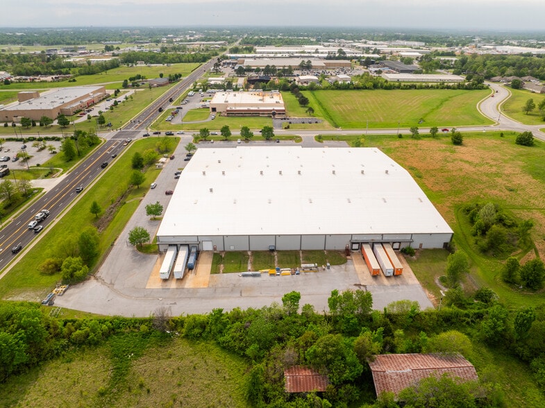 603 N Monitor Rd, Springdale, AR for lease - Building Photo - Image 2 of 8