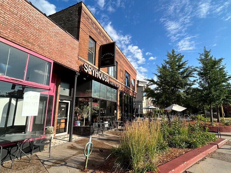 2400 Hennepin Ave, Minneapolis, MN à vendre - Photo du bâtiment - Image 2 de 7