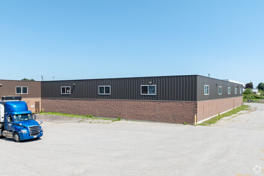 1133 Boundary Rd, Oshawa, ON à louer - Photo du bâtiment - Image 2 de 3