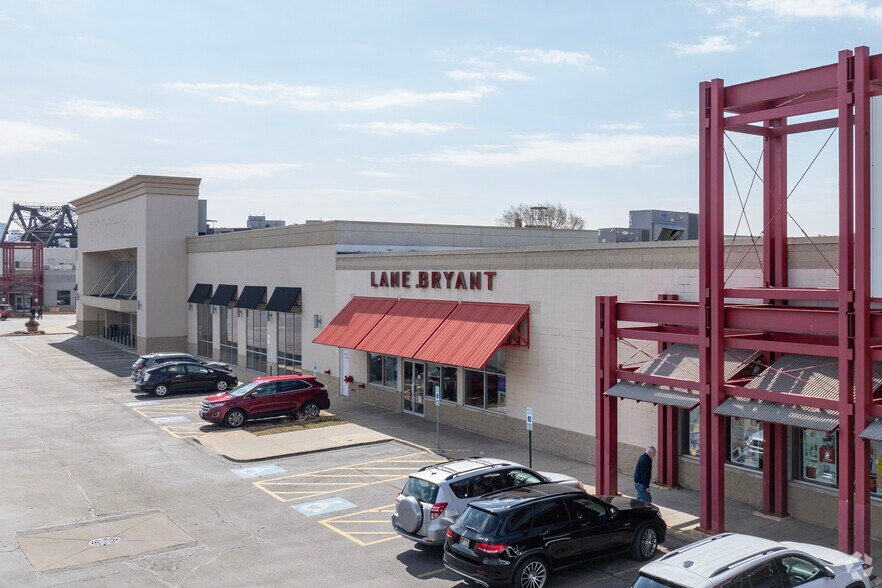 1801 W Fullerton Ave, Chicago, IL for sale - Building Photo - Image 3 of 6