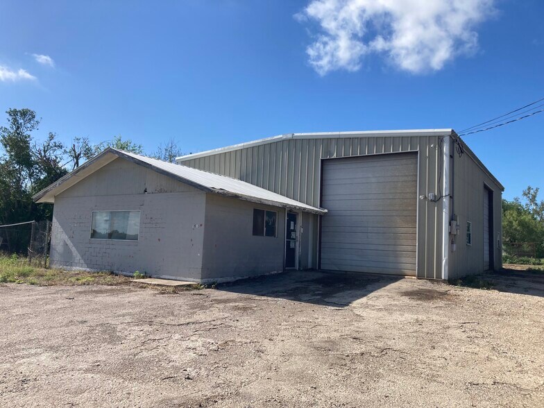2605 19th St, Hondo, TX à vendre - Photo du bâtiment - Image 3 de 11