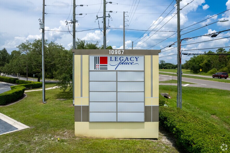 10967 Lake Underhill Rd, Orlando, FL à louer - Photo du bâtiment - Image 3 de 9