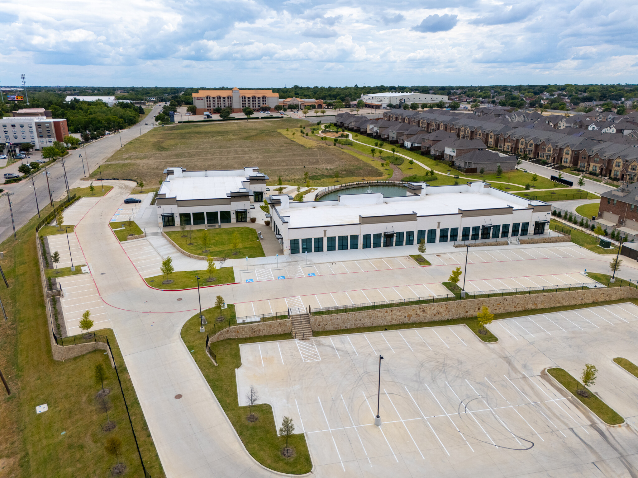 375 Rodeo Center blvd, Mesquite, TX à louer Photo du bâtiment- Image 1 de 4