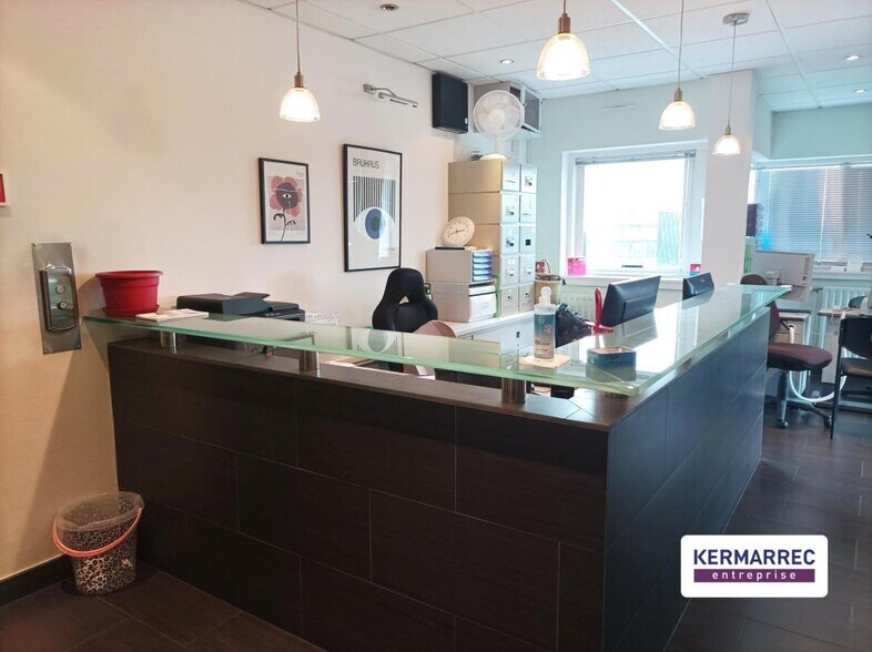 Office/Medical in Rennes for lease - Lobby - Image 1 of 4