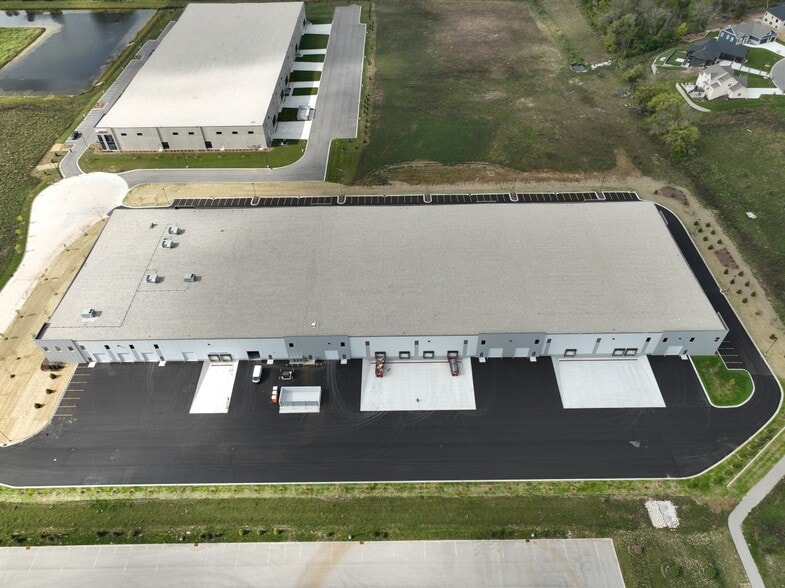 N53 W25314 HIGHLANDS Ct, Sussex, WI for lease - Building Photo - Image 3 of 5