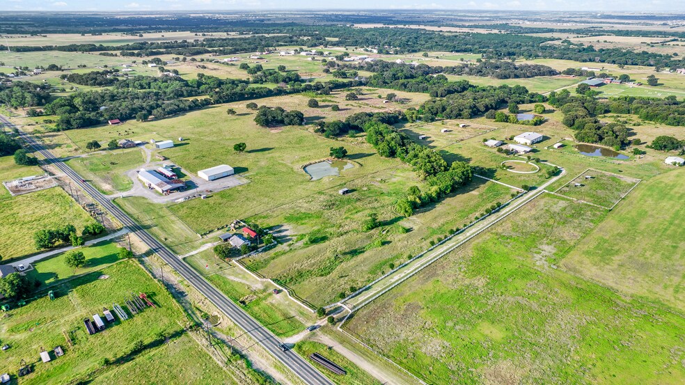 6832 FM 2931, Aubrey, TX à vendre - Photo du bâtiment - Image 2 de 31