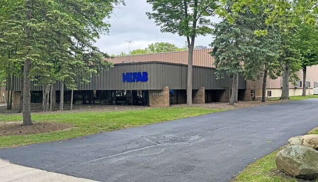 Plus de détails pour 23093 Commerce Dr, Farmington Hills, MI - Industriel à louer