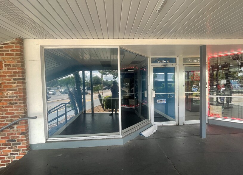 1200 Deltona Blvd, Deltona, FL à louer - Photo du bâtiment - Image 3 de 6