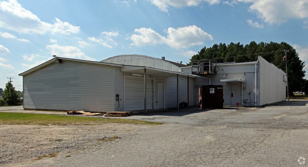 825-827 E Boulevard, Williamston, NC for sale - Building Photo - Image 2 of 2