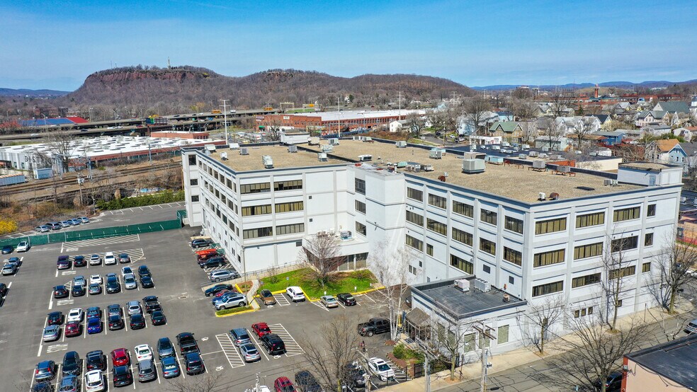 370 James St, New Haven, CT à louer - Photo du bâtiment - Image 3 de 9