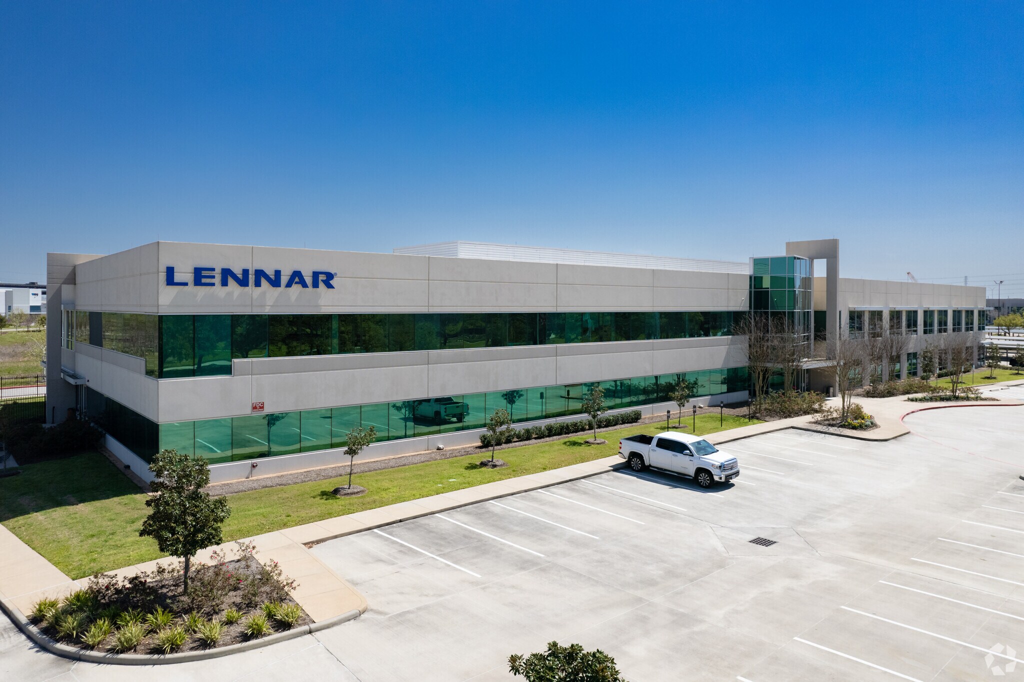 681 Greens Pky, Houston, TX for lease Primary Photo- Image 1 of 44