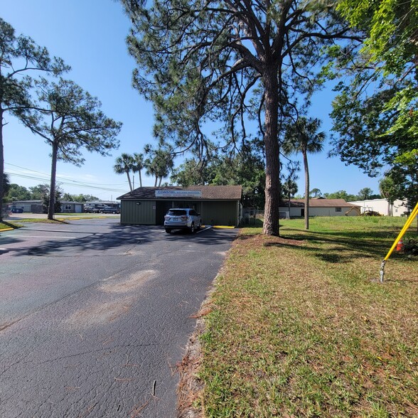 7939 Leo Kidd Ave, Port Richey, FL à louer - Photo du bâtiment - Image 3 de 4