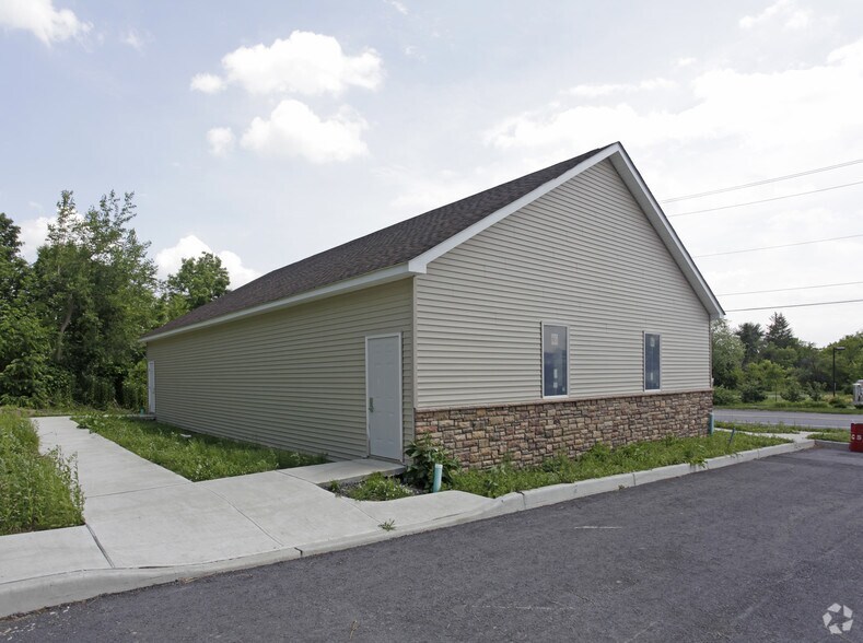 27 Carpenter Ave, Middletown, NY à louer - Photo du bâtiment - Image 2 de 14