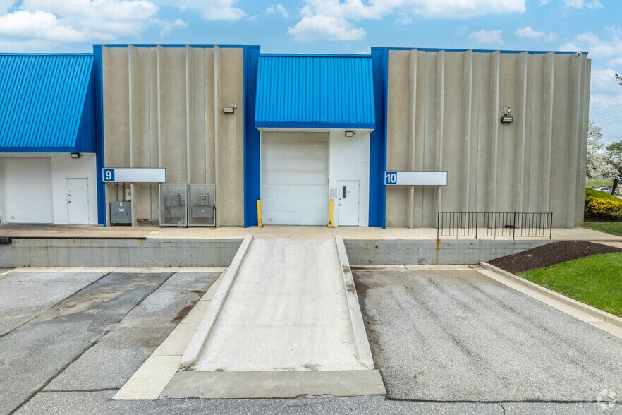 7190 Oakland Mills Rd, Columbia, MD à louer - Photo du bâtiment - Image 3 de 4