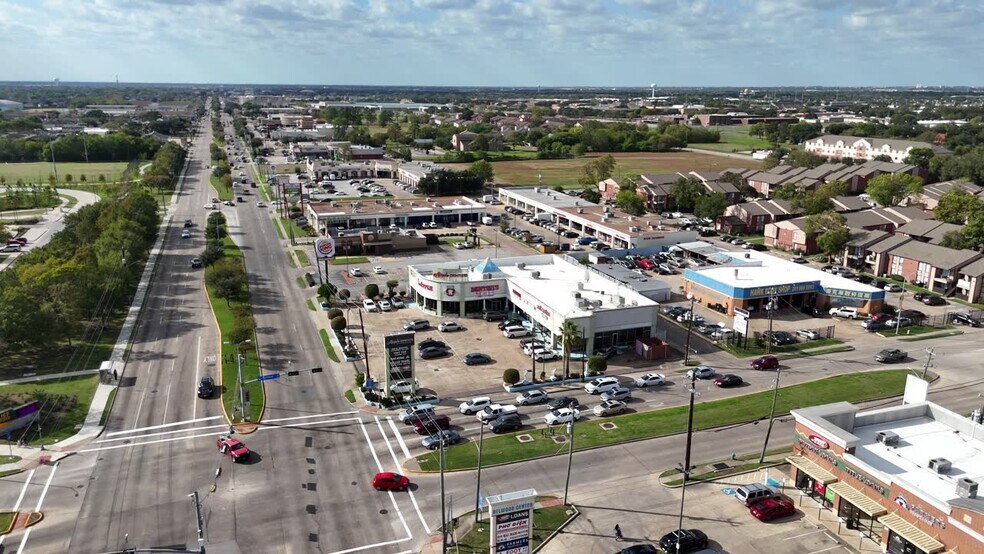 11900 Bellaire Blvd, Houston, TX à louer - Vidéo sur l’inscription commerciale - Image 3 de 8