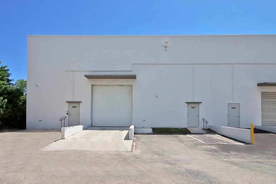 1901-1949 Tigertail Blvd, Dania, FL for lease - Interior Photo - Image 2 of 8