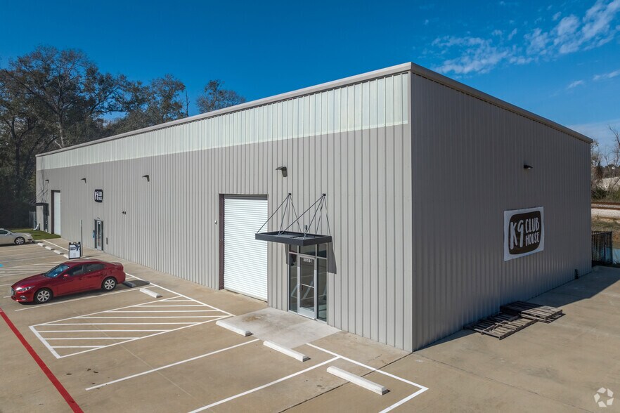 Border Street Business Park portefeuille de 4 propriétés à vendre sur LoopNet.ca - Photo du bâtiment - Image 2 de 9
